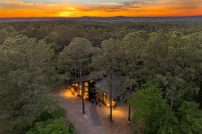 New HGTV Cabin: Hot Tub BBQ Firepit Sleeps 10